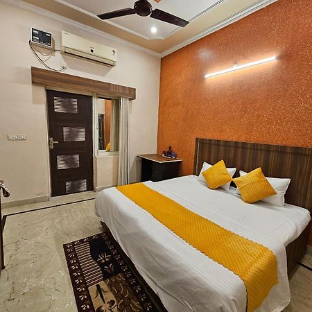 Krishna'S Land Hotel Vrindávan Kültér fotó