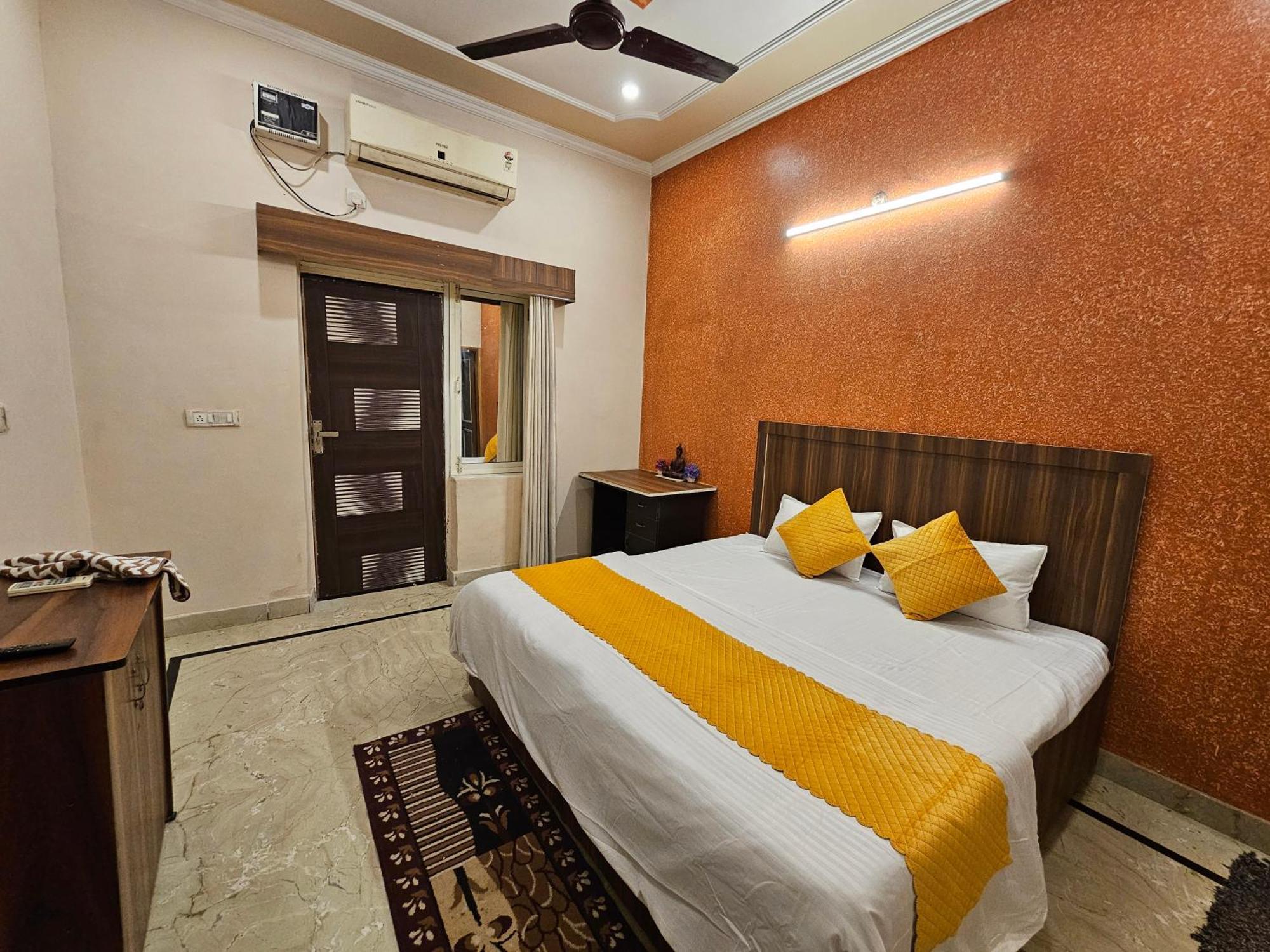 Krishna'S Land Hotel Vrindávan Kültér fotó