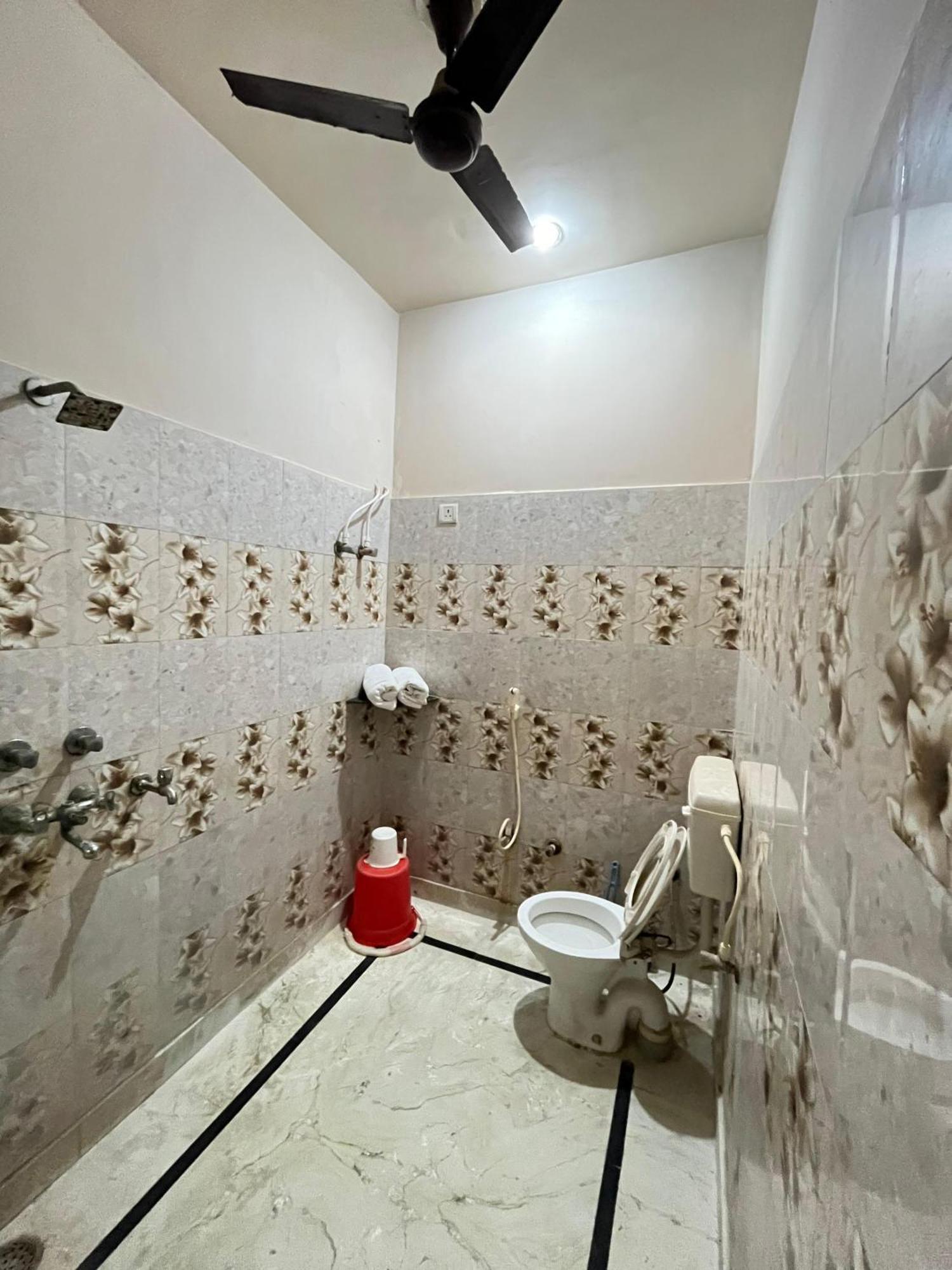 Krishna'S Land Hotel Vrindávan Kültér fotó