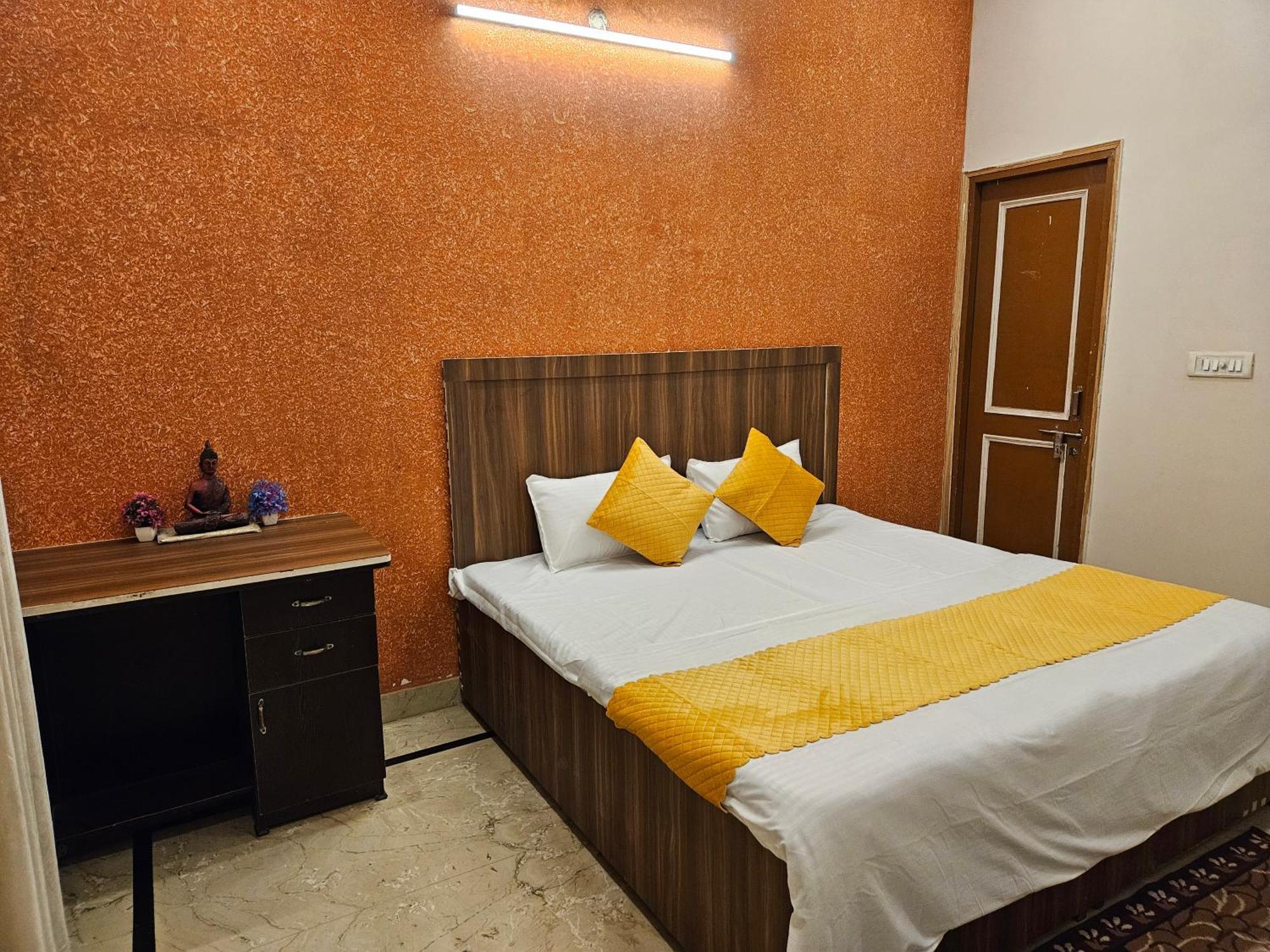 Krishna'S Land Hotel Vrindávan Kültér fotó