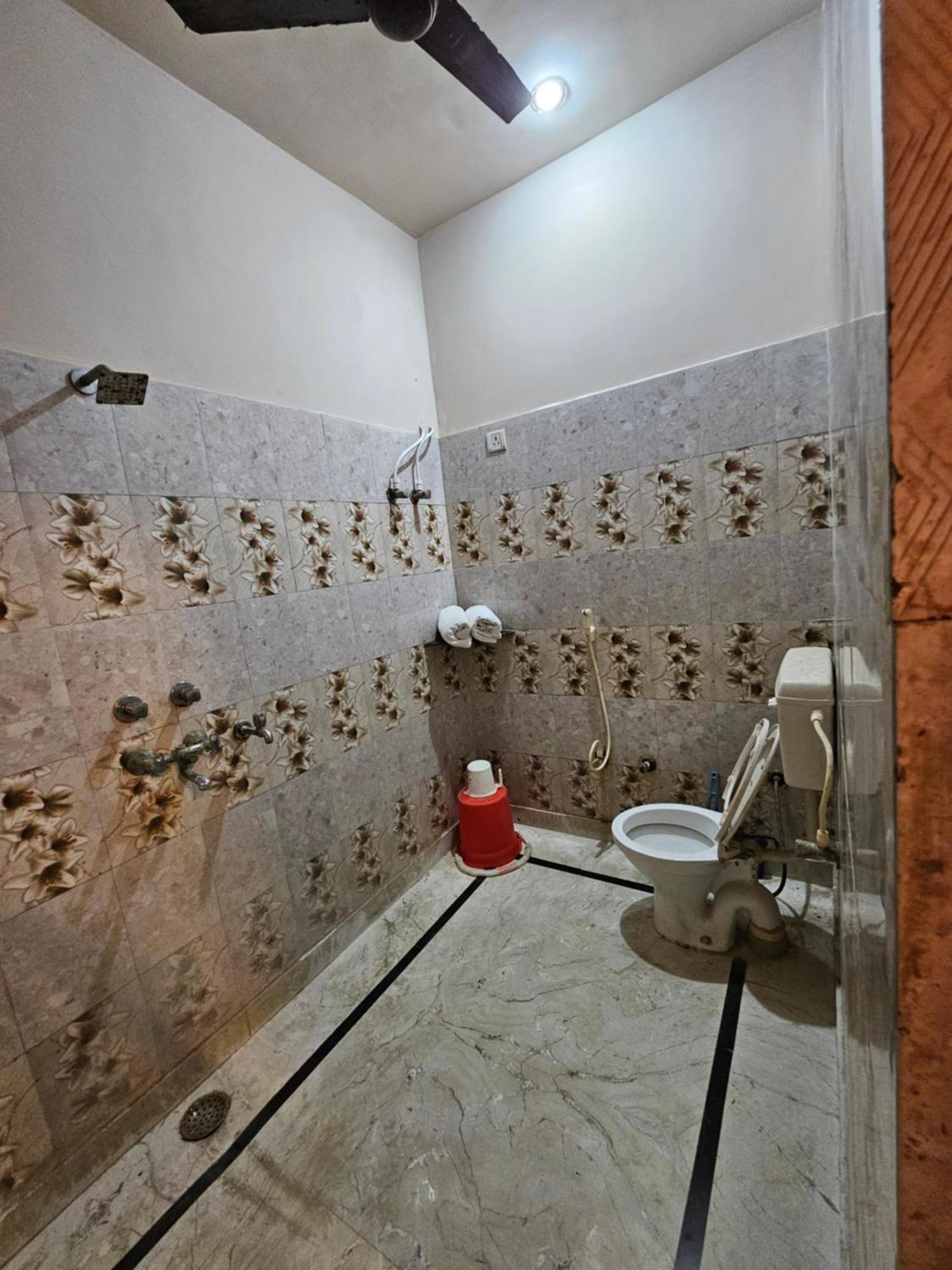 Krishna'S Land Hotel Vrindávan Kültér fotó